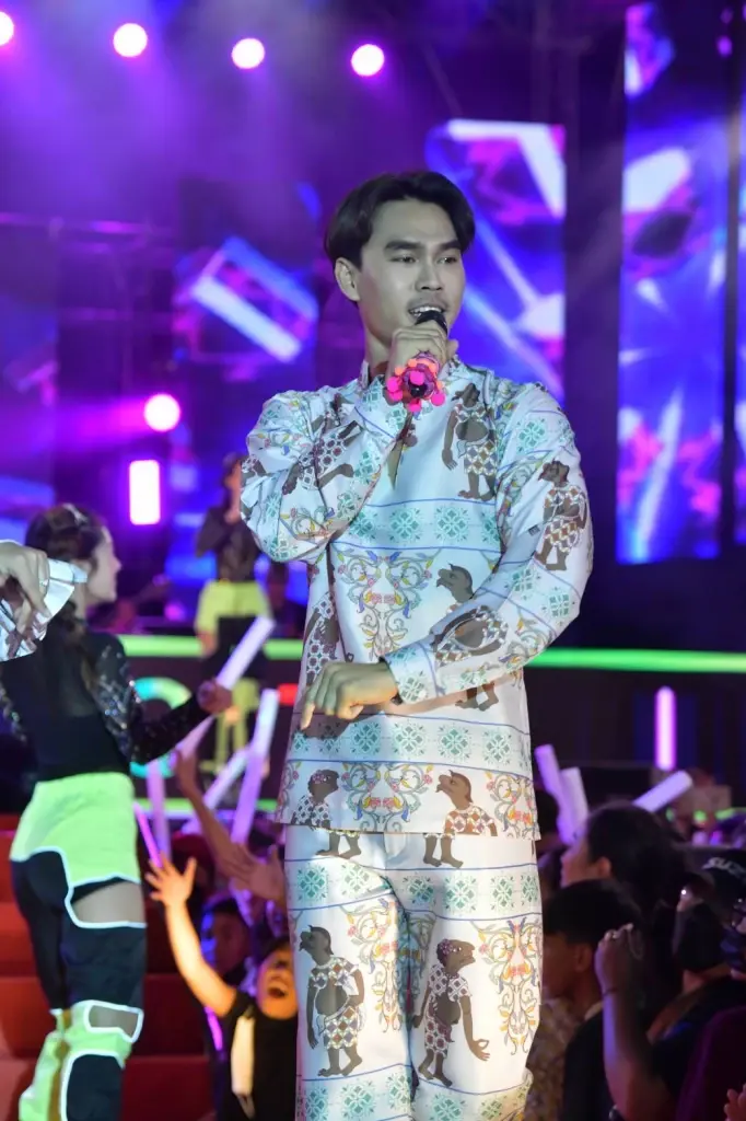 กองทัพนักแสดง พร้อมศิลปินรับเชิญสุดพิเศษ ยกขบวนความสุขบุกใต้