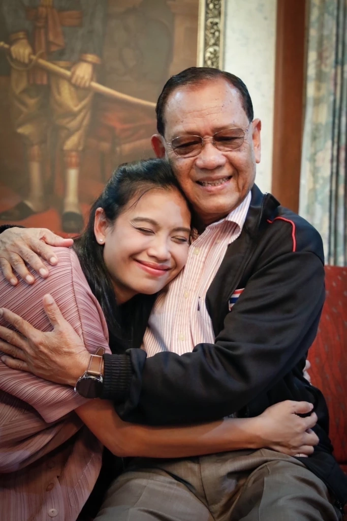 "ไตรรงค์​"ส่งต่อความรักชาติ ตระกูลสุวรรณคีรีให้ลูกสาว"เนเน่ รัดเกล้า"