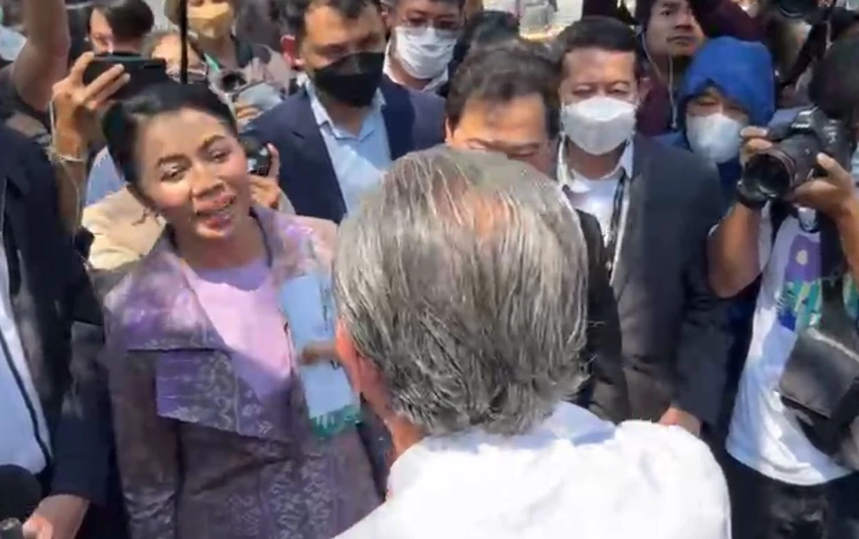 "ชูวิทย์" แฉปมเงินทอนรถไฟฟ้าสายสีส้ม ปะทะคารมเดือด เลขาฯ รมว.คมนาคม (มีคลิป)