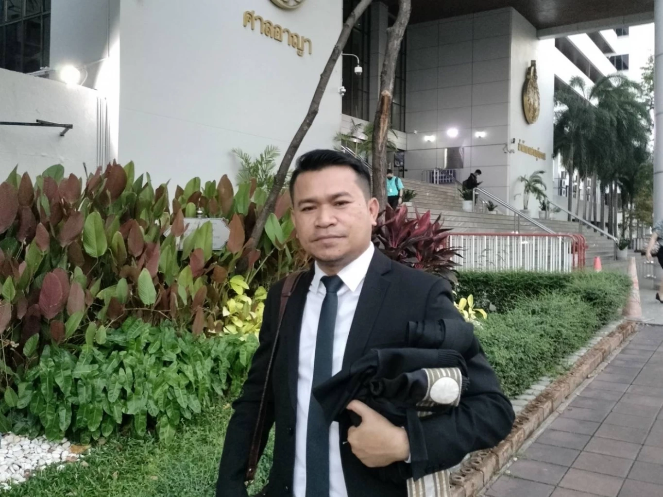 นายนิติศักดิ์ มีขวด ทนายความนายแทนไท