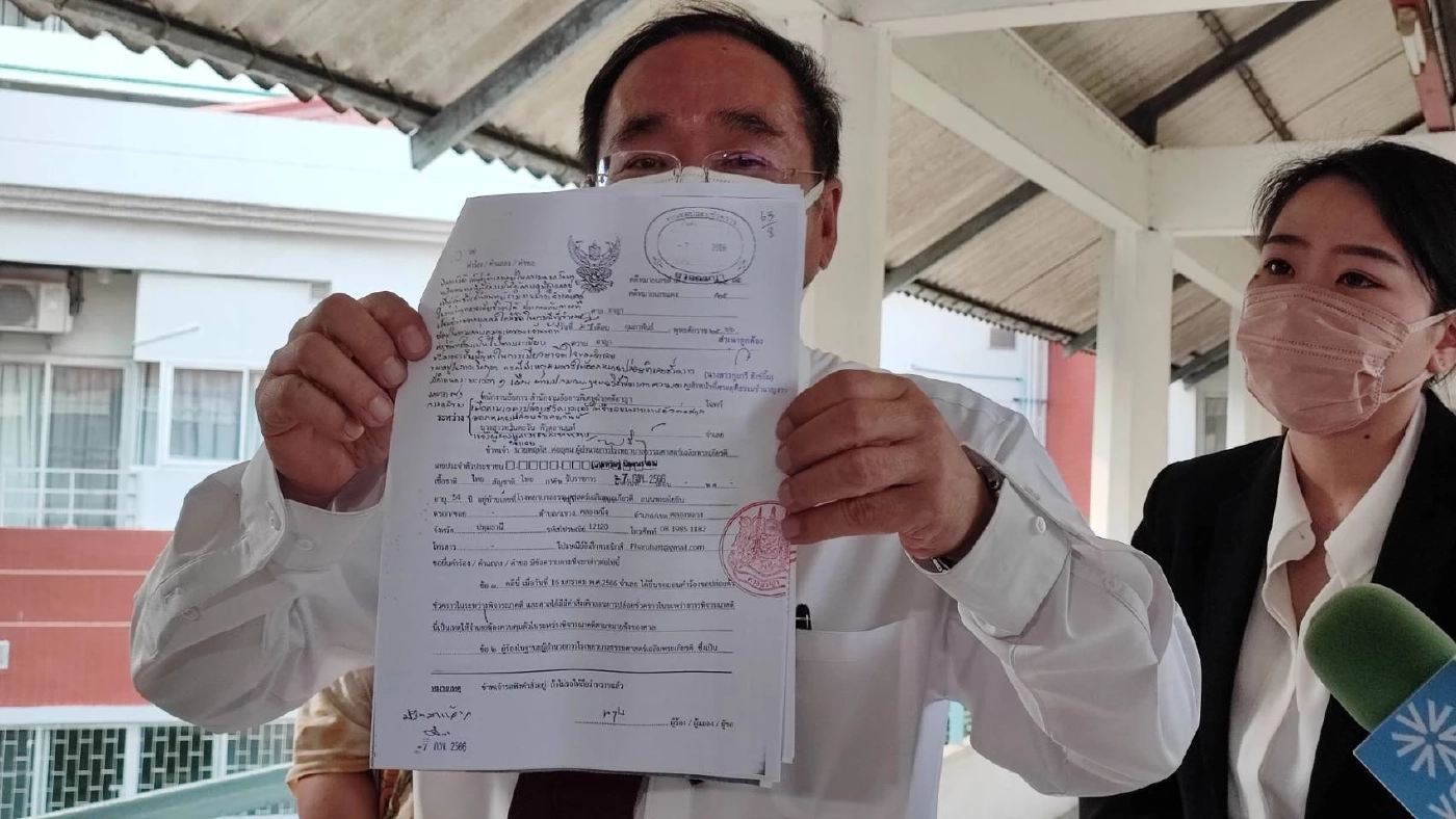 นายกฤษฎางค์ นุตจรัส หรือ ทนายด่าง ทนายความศูนย์ทนายความเพื่อสิทธิมนุษยชน 