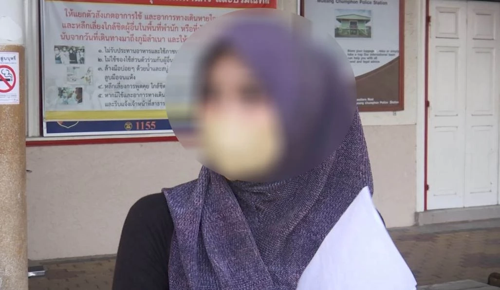 มาเฟียคุมพื้นที่ขายของ รุมยำแม่ค้าท้องอ่อน-สามี กลางสถานีรถไฟชุมพร (คลิป)