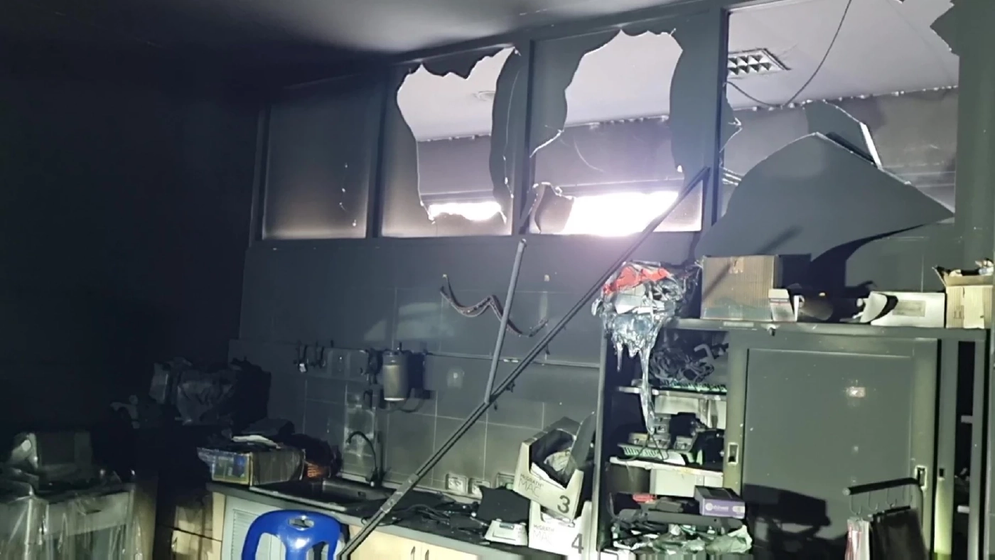 พฐ. เร่งตรวจสอบหาสาเหตุ ไฟไหม้ห้องฉุกเฉิน โรงพยาบาลดำเนินสะดวก