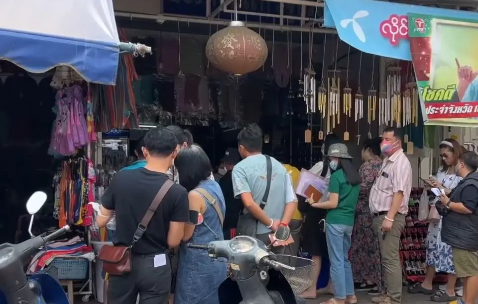 แม่สายคึกคัก หลังเปิดด่านได้ 2 วัน ชาวเมียนมาข้ามแดนชอปคับคั่ง