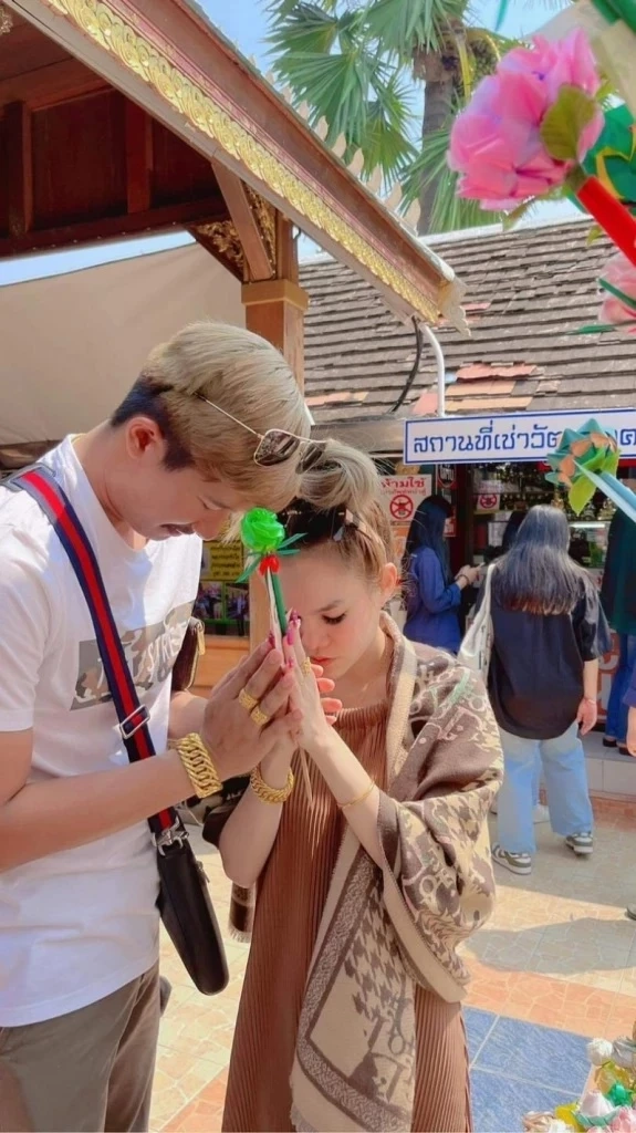 ให้แล้ว เลขเด็ดแม่น้ำหนึ่ง หลังควงคู่แฟนหนุ่มทำบุญครั้งใหญ่ 