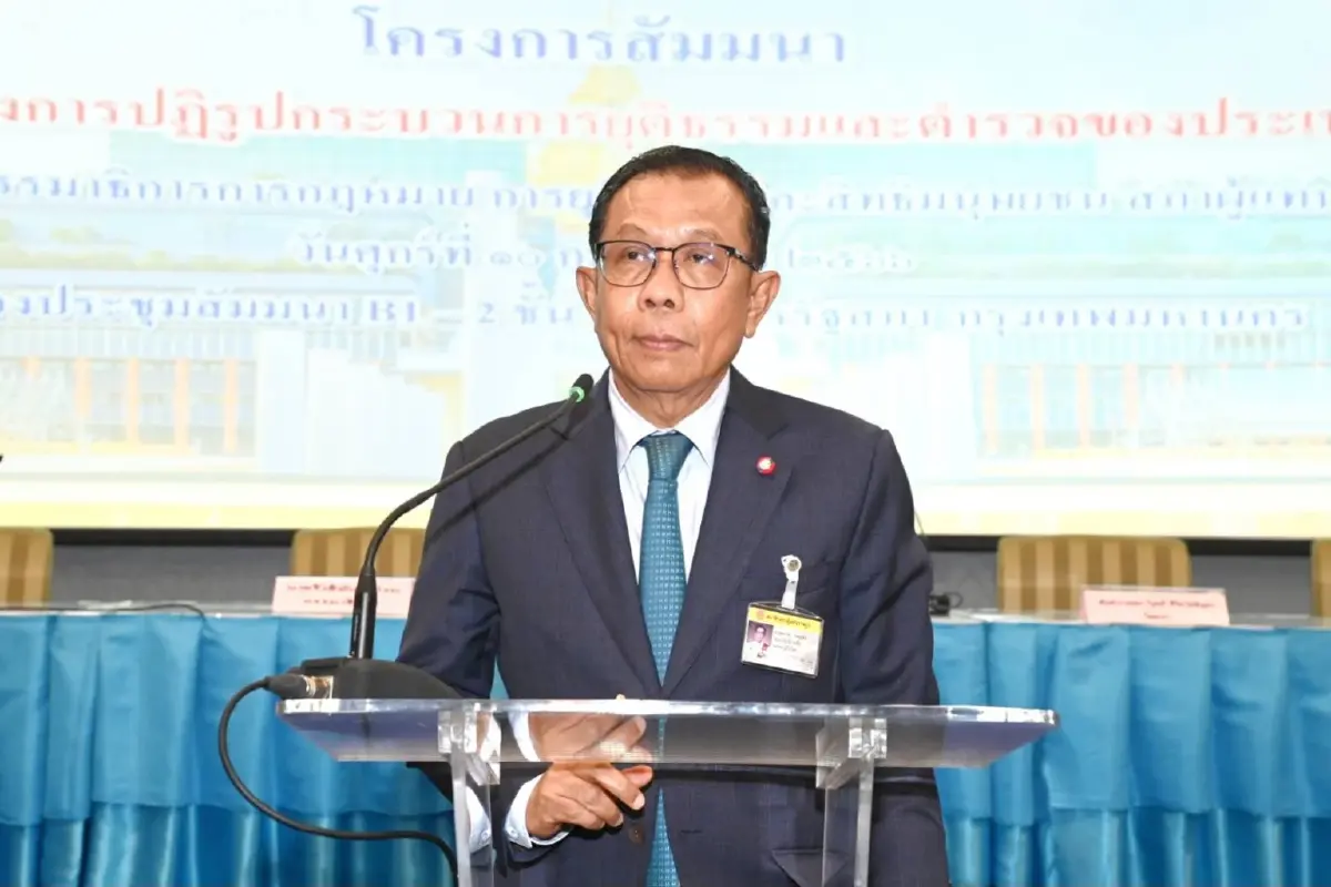 ศุภชัย ใจสมุทร  ส.ส.บัญชีรายชื่อ พรรคภูมิใจไทย (ภท.)ในฐานะประธาน กมธ.การกฎหมายฯ