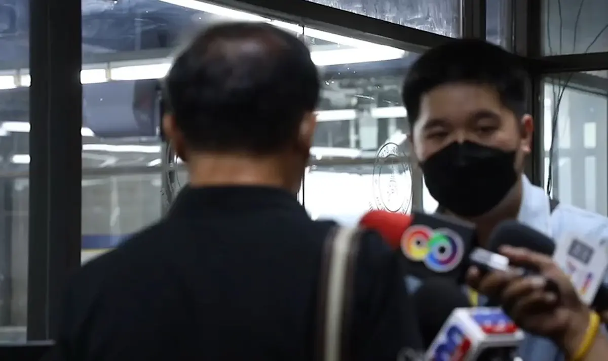 เพื่อนบ้าน เผยนาทีช่วยพยุงร่าง พล.ต.ท.ปัญญา เห็นผ้าขนหนูซับเลือด วางอยู่ข้างตัว
