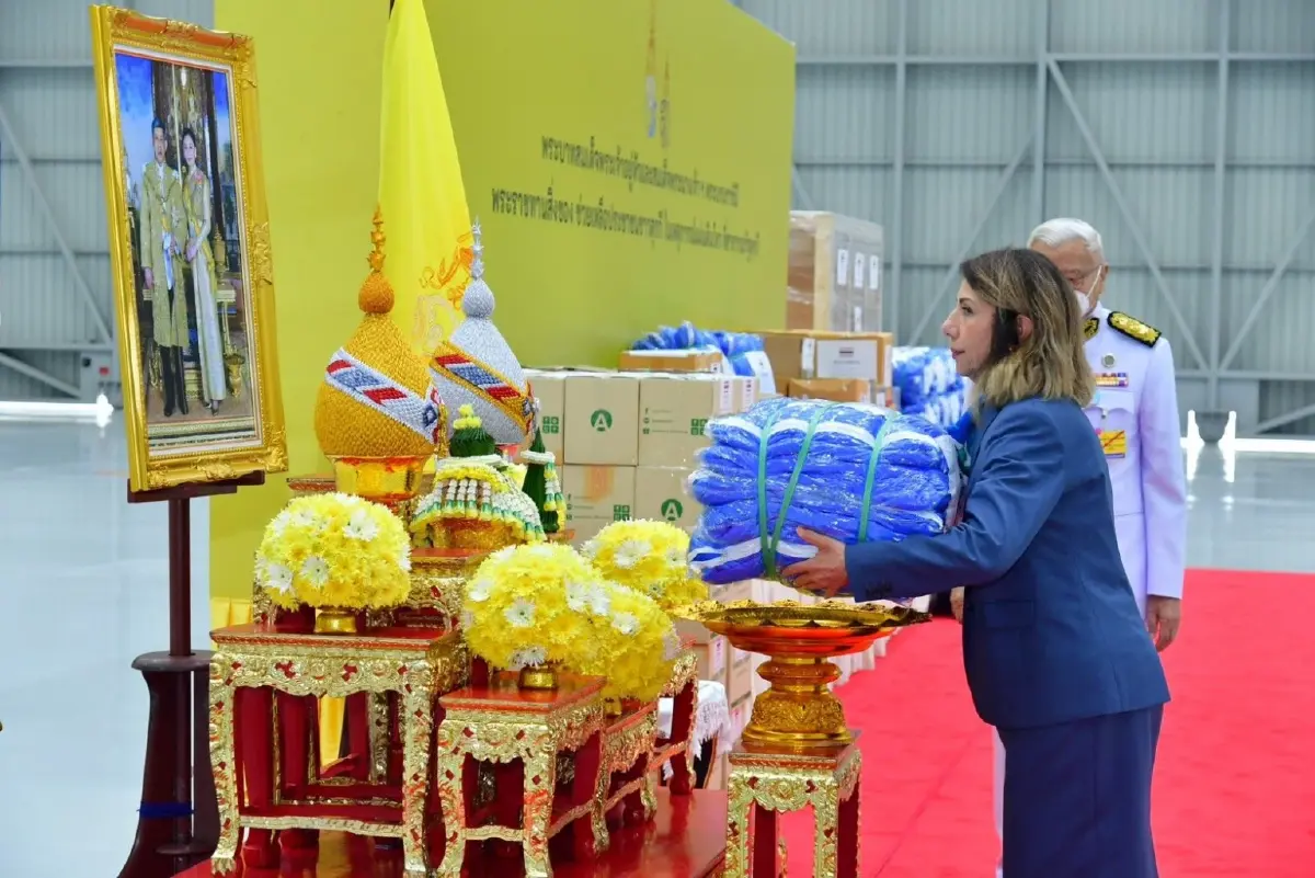 ในหลวง พระราชินี พระราชทานสิ่งของช่วยเหลือชาวตุรกีที่ประสบภัยแผ่นดินไหว