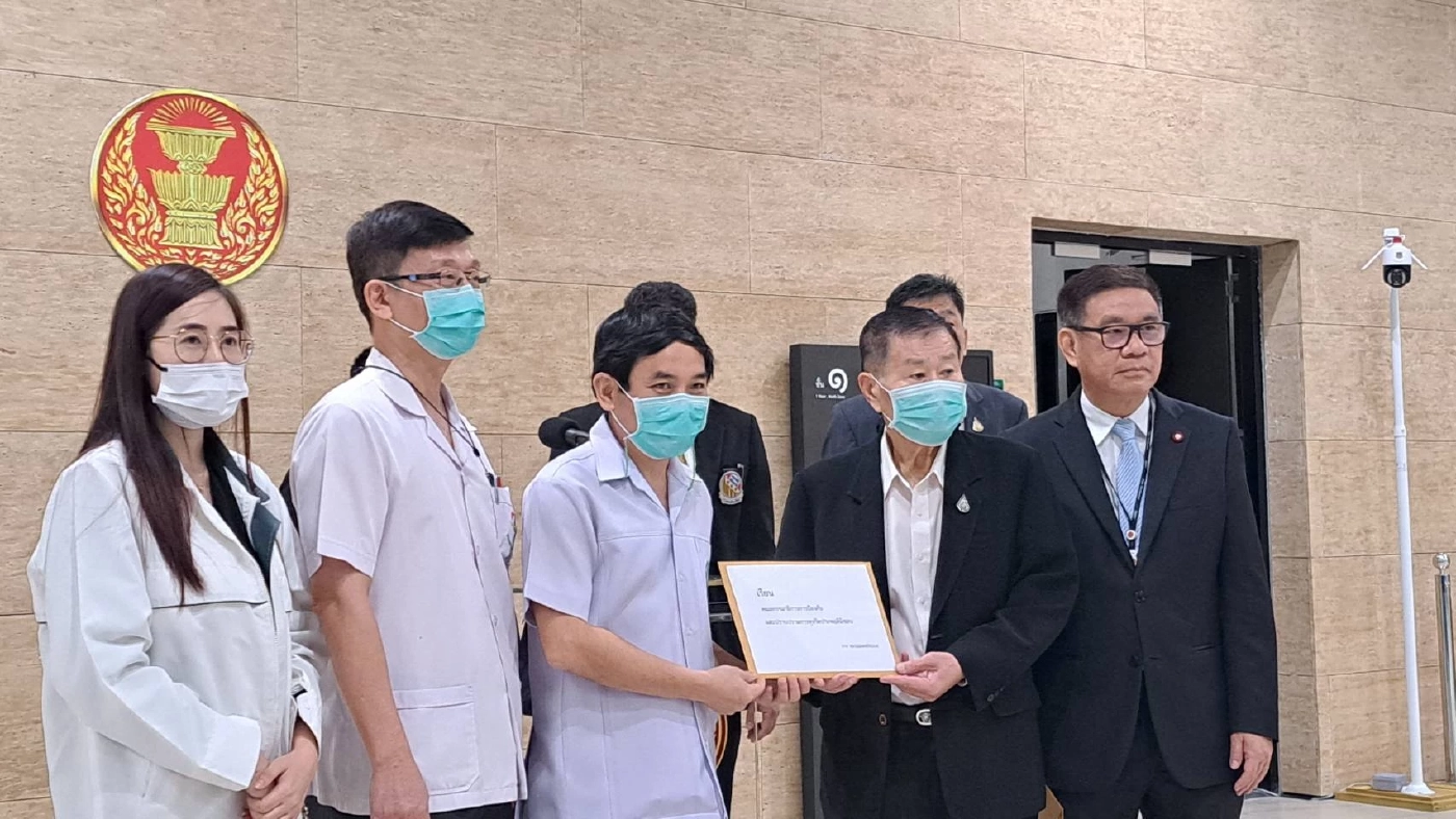 "หมอสุภัทร"ยื่นหนังสือ"เสรีพิศุทธิ์" ขอความเป็นธรรมโดนสั่งย้าย