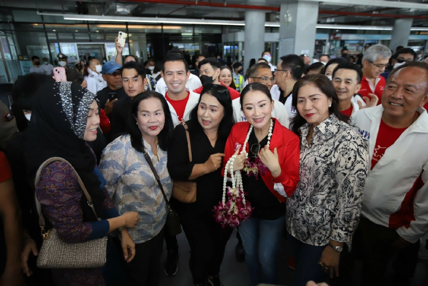 "อุ๊งอิ๊งค์" มึนกระแสข่าว อักษรย่อ "ส." แคนดิเดตนายกฯ เพื่อไทย