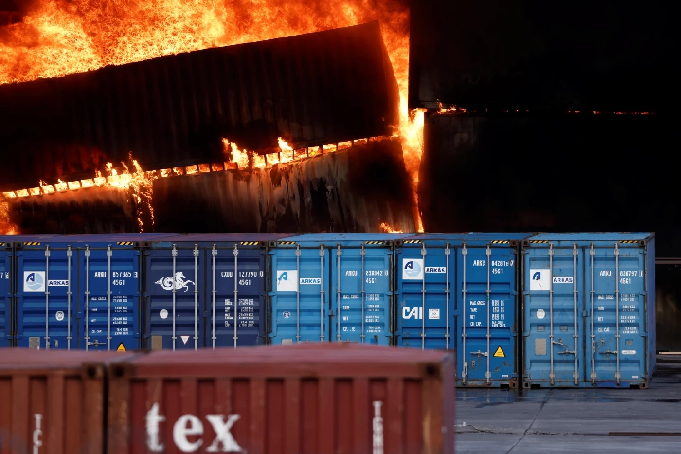 ตุรกีดับไฟไหม้ใหญ่ที่ท่าเรือหลังแผ่นดินไหวได้แล้ว