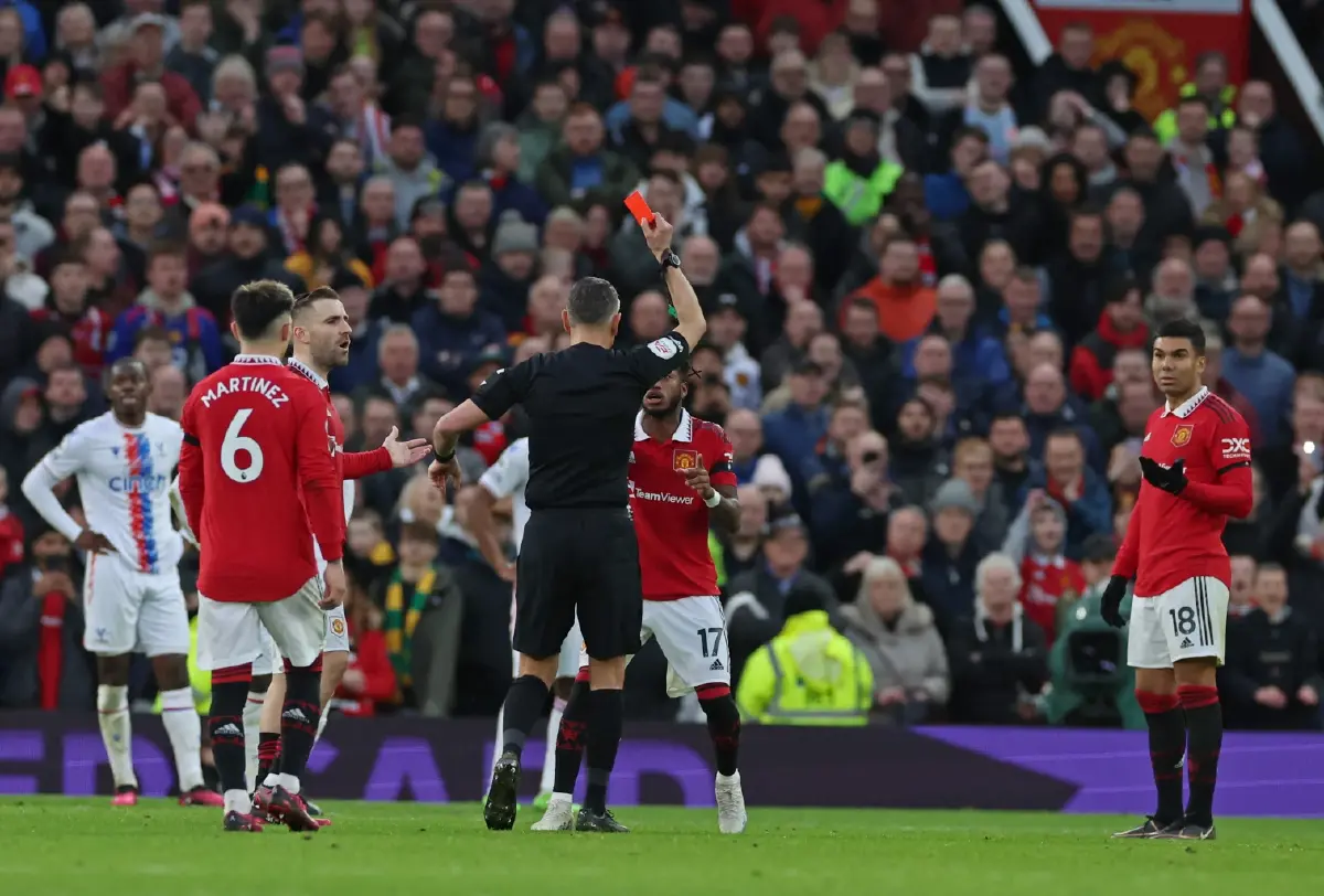 เอฟเอตั้งข้อหา "แมนยู-พาเลซ" ปมก่อความวุ่นวายเกมพรีเมียร์ลีก