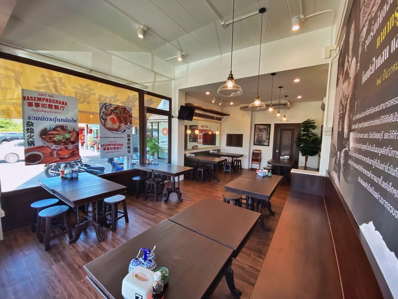 เกษมโภชนา by แม้ว ก๋วยเตี๋ยวเป็ดตุ๋นยาจีน ส่งต่อความอร่อยจากรุ่นสู่รุ่น