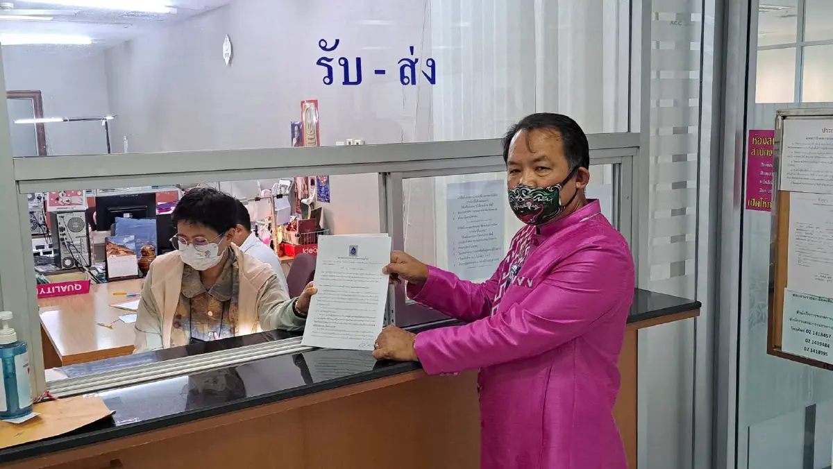 "ศรีสุวรรณ" โวยพรรคการเมืองติดป้ายบนต้นไม้ อาจผิดม.45 พ.ร.ป.พรรคการเมือง