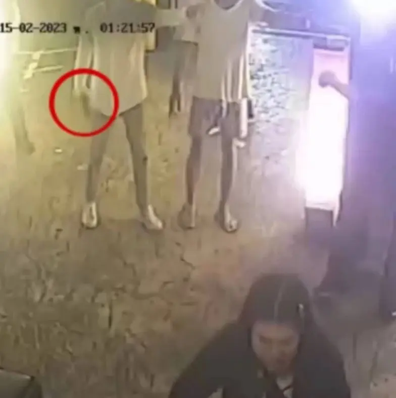 สืบโชคชัย ลุยตรวจวงจรปิด หาหลักฐานรุ่นน้องเอ็มมี่ ถูกการ์ดรุมทำร้าย