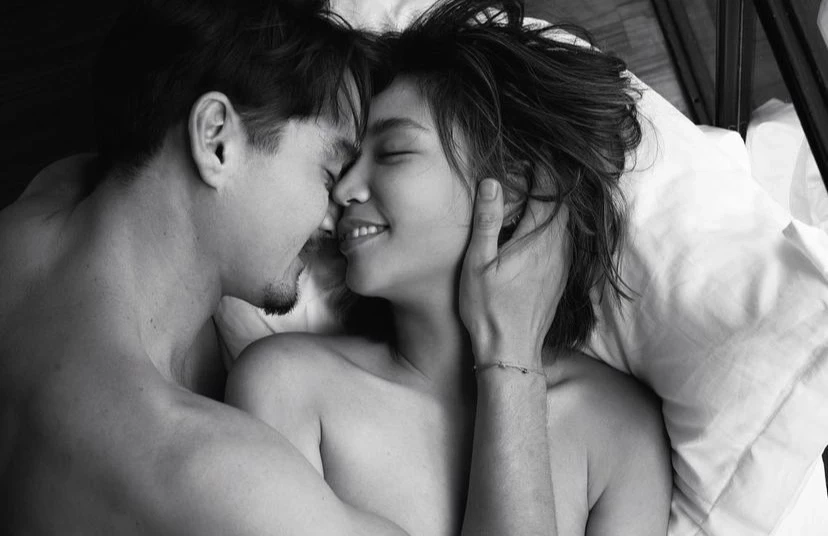 “อนันดา” ควงแขนเจ้าสาว “ณิชชา” แถลงข่าวสละโสด ขอเที่ยวรอบโลกก่อนค่อยมีลูก