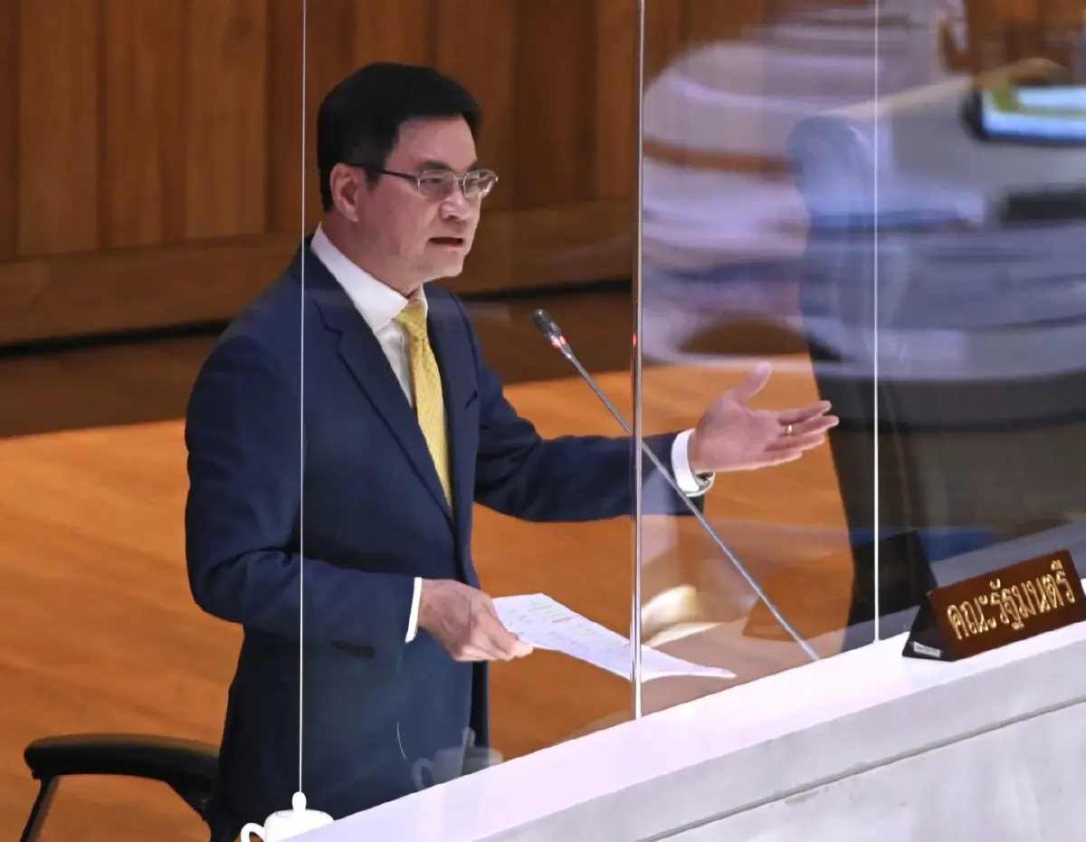 นายจุรินทร์ ลักษณวิศิษฏ์ รองนายกรัฐมนตรี รมว.พาณิชย์ และหัวหน้าพรรคประชาธิปัตย์