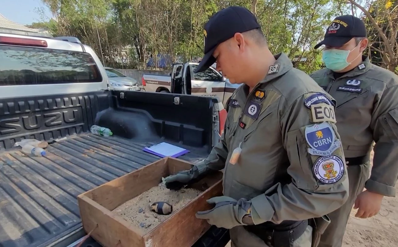 คนงานพบห่อในดิน คิดว่าเทวดาส่งทองคำมาให้ เปิดดูถึงกับผงะ