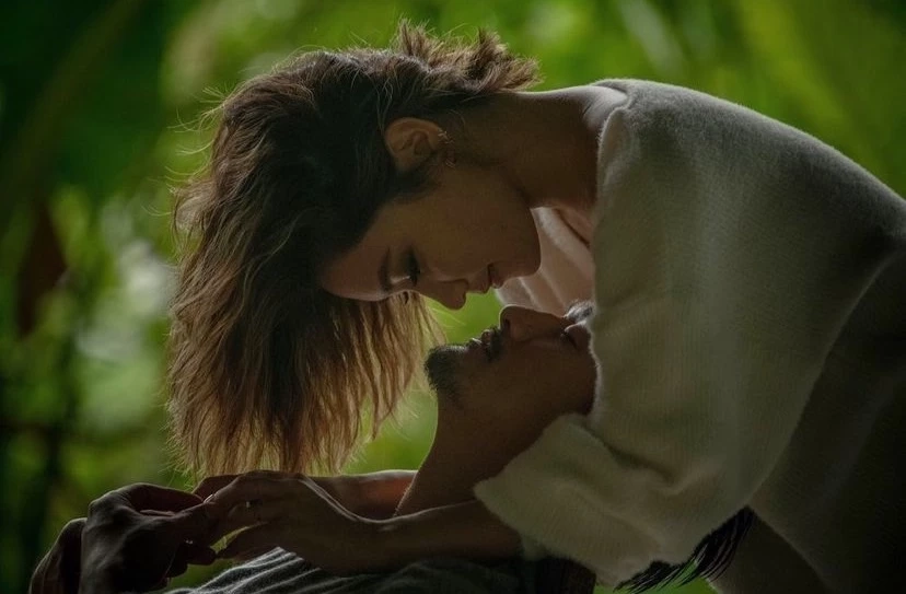 “อนันดา” ควงแขนเจ้าสาว “ณิชชา” แถลงข่าวสละโสด ขอเที่ยวรอบโลกก่อนค่อยมีลูก