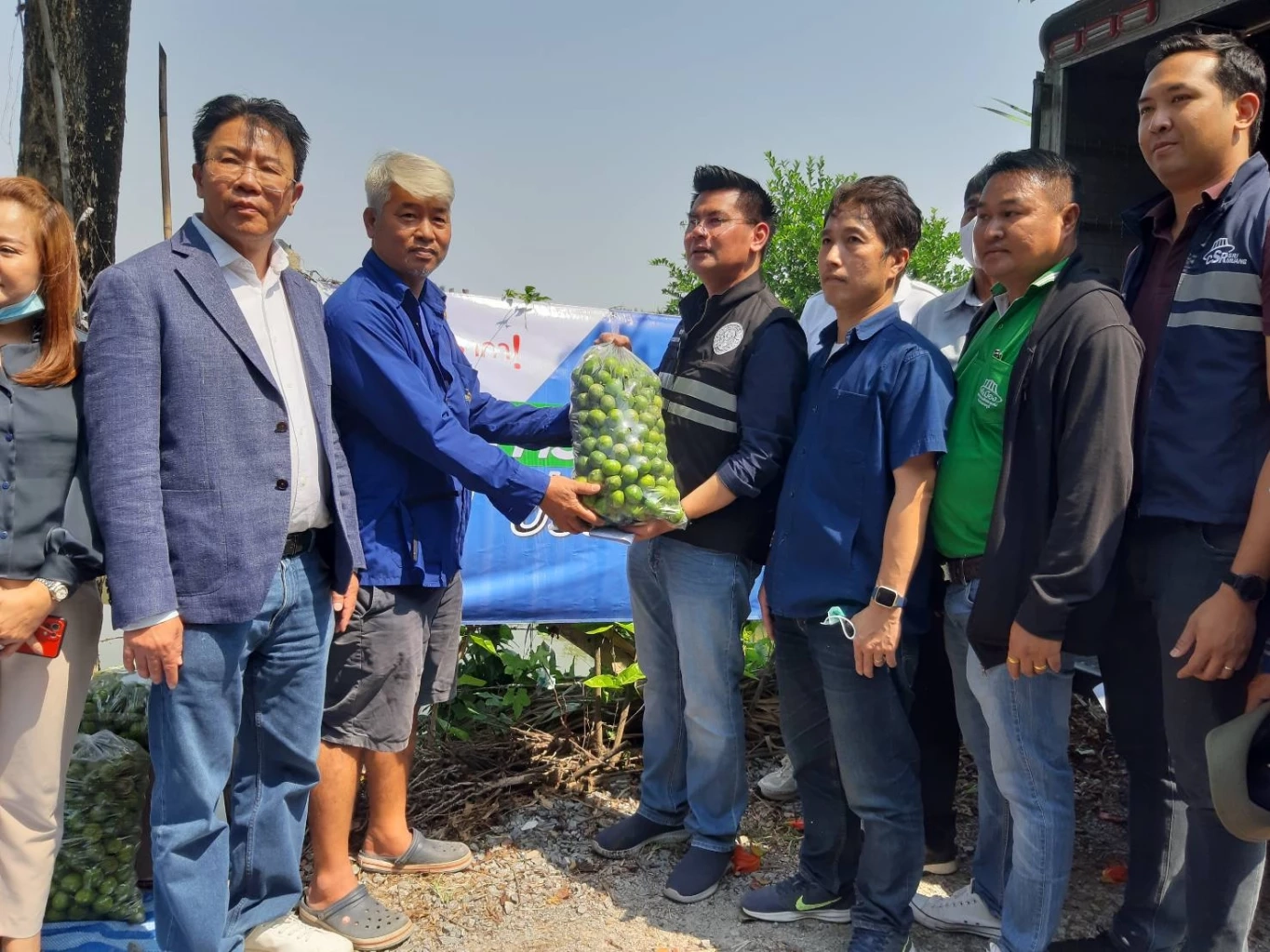 อธิบดี คน. ลุยสวนแก้มะนาวแพง จัดทัพ "โมบายพาณิชย์" จำหน่ายราคาเท่าหน้าสวน