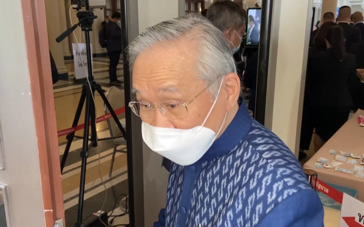 ดอน ปรมัตถ์วินัย รองนายกรัฐมนตรี และรัฐมนตรีว่าการกระทรวงการต่างประเทศ 