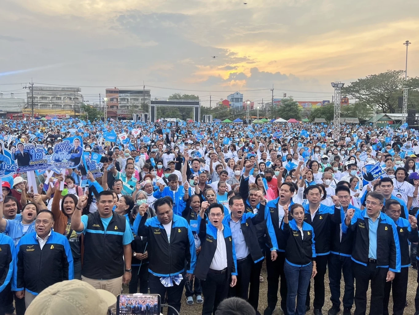 เวทีปราศรัย พรรคประชาธิปัตย์  ที่จังหวัดสงขลา เมื่อวันที่ 25 กุมภาพันธ์ 2566 