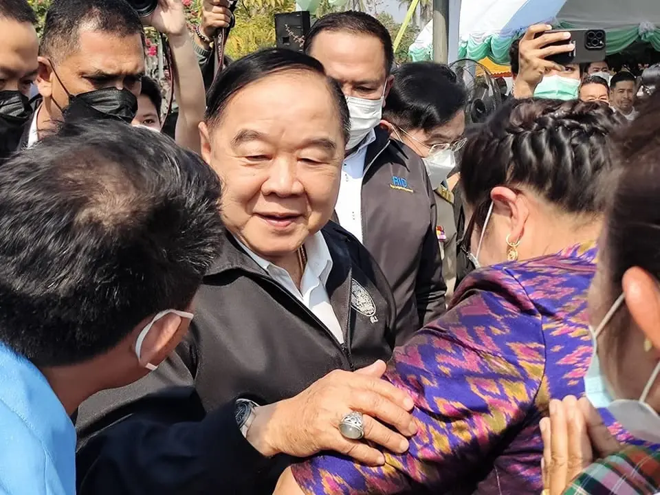 พล.อ.ประวิตร  วงษ์สุวรรณ รองนายกฯและหัวหน้าพรรคพลังประชารัฐ 