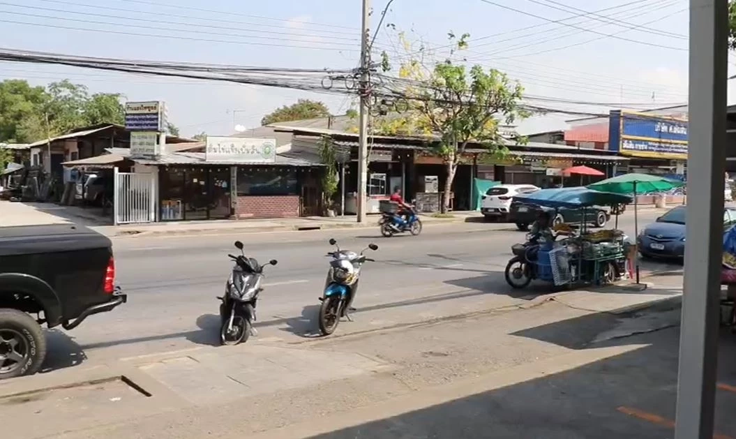 รวบแล้ว! สาวคลั่งใช้มีดแทงนักเรียนหญิง ก่อนเดินไปกดเงินหน้าตาเฉย