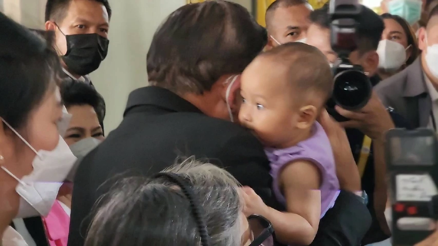 "นายกฯ" ถึง "สมุทรสงคราม" ชาวบ้านกรี๊ดสนั่น! ขอถ่ายภาพ บอกรักลุงตู่