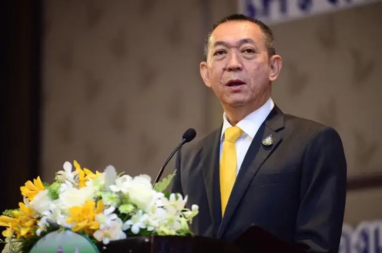 ดร.เฉลิมชัย ศรีอ่อน รัฐมนตรีว่าการกระทรวงเกษตรและสหกรณ์