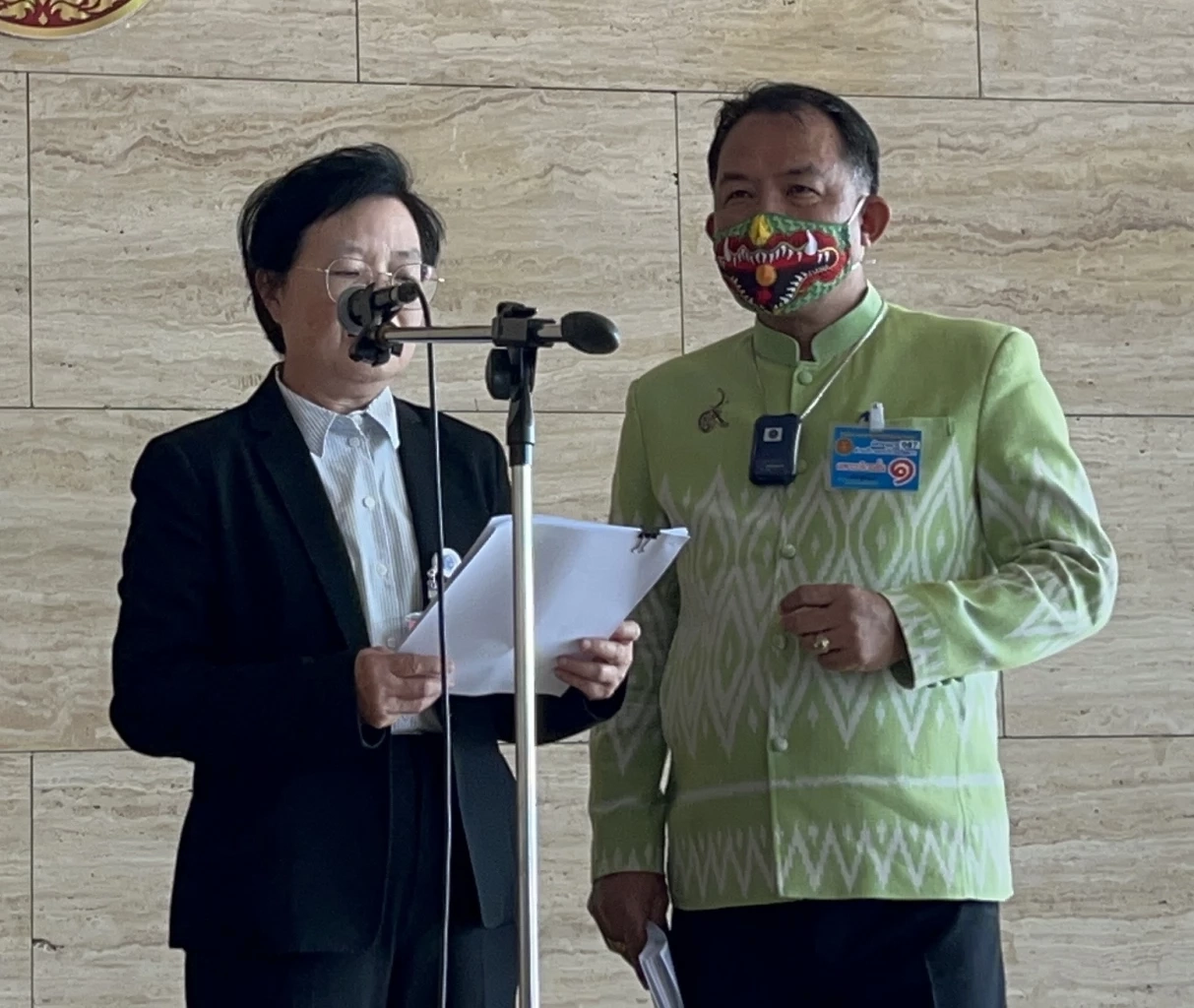 “ศรีสุวรรณ” บุกร้อง “ปธ.สภาฯ” สั่งถอดถอนสมาชิกภาพ ส.ส. ก้าวไกล