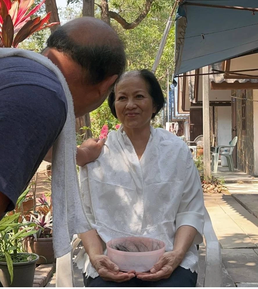 มิ้น มิณฑิตา เผยโมเมนต์น่ายินดี คุณแม่น้ำหวาน ปลงผมบวชชี