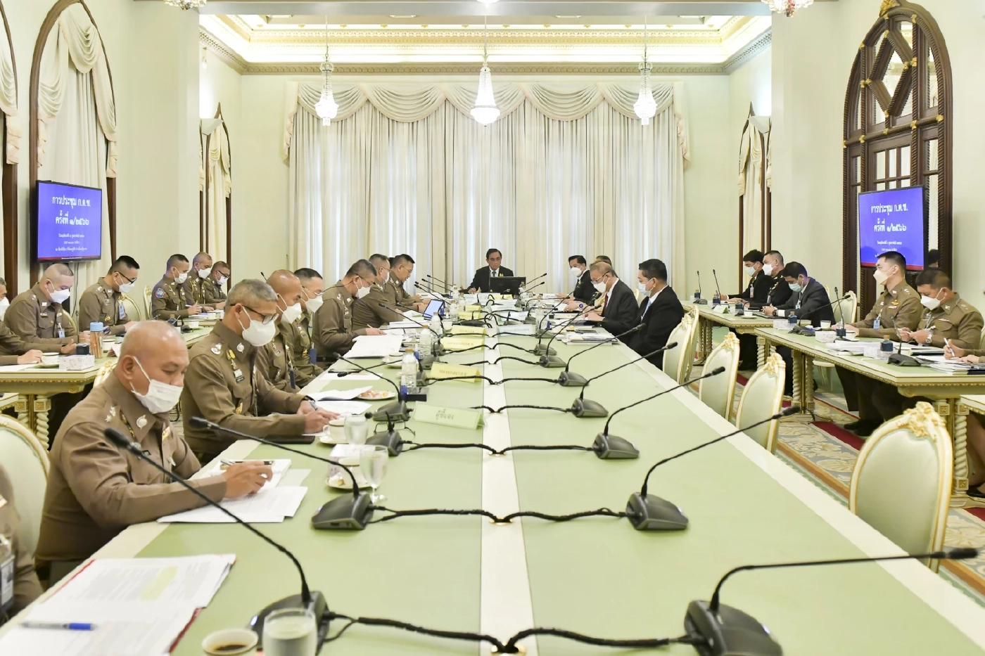 โต้เดือด "นายกฯ" หยัน "ฝ่ายค้าน" หาหัวหน้าพรรคให้ได้ก่อน ค่อยคิดจะเป็นนายกฯ