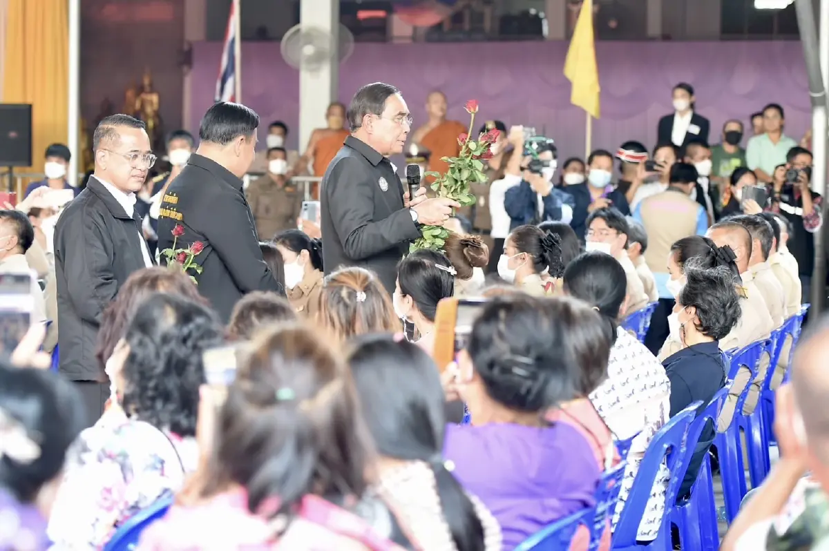 "นายกฯ" ย้ำ เห็นปชช.ข้าราชการ แล้วเหนื่อยไม่ได้ หลังฟังปัญหาพื้นที่ทับซ้อน