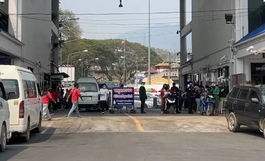 แม่สายคึกคัก หลังเปิดด่านได้ 2 วัน ชาวเมียนมาข้ามแดนชอปคับคั่ง