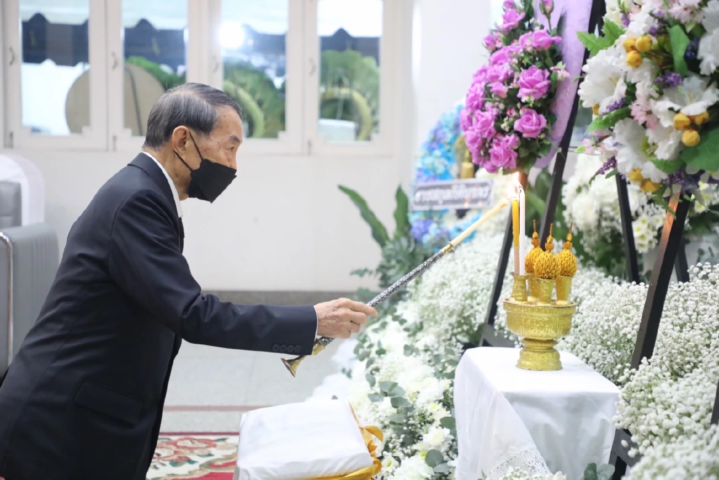 พระราชทานน้ำหลวงอาบศพ ม.ร.ว. สมลาภ กิติยากร เลขานุการ กรมหมื่นสุทธนารีนาถ
