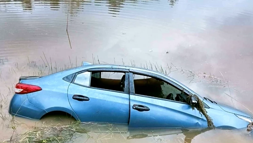สุดโหด! คนร้ายฆ่า 3 ศพ ยัดท้ายรถเก๋ง ทิ้งบึงจือแรนราธิวาส