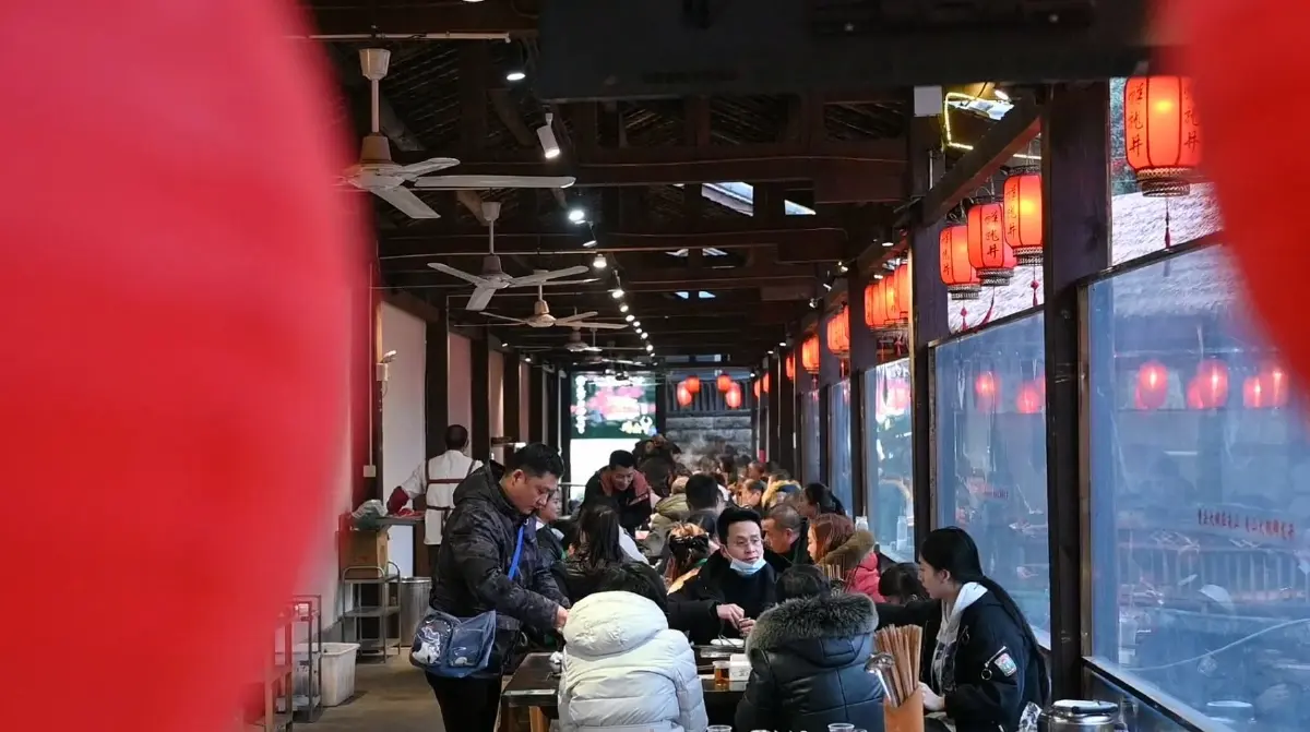 ยุคเฟื่องฟู "หม้อไฟ" ร้านอาหารมาแรงในจีน (คลิป)