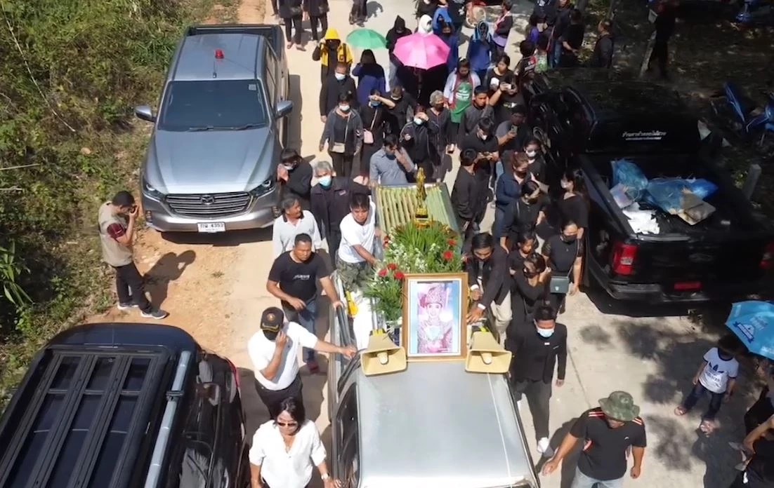 เผาแล้ว "นิว มุกดา" ครอบครัวศิลปินหมอลำ-แฟนคลับ ร่วมส่งเป็นครั้งสุดท้าย