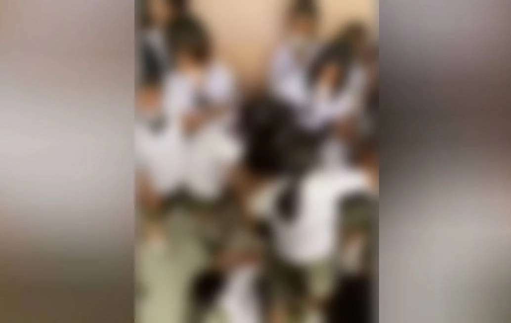 นักเรียน ม.2 ถูกเพื่อนรุมทำร้ายสลบหน้าห้องเรียน ญาติยันเอาเรื่องถึงที่สุด