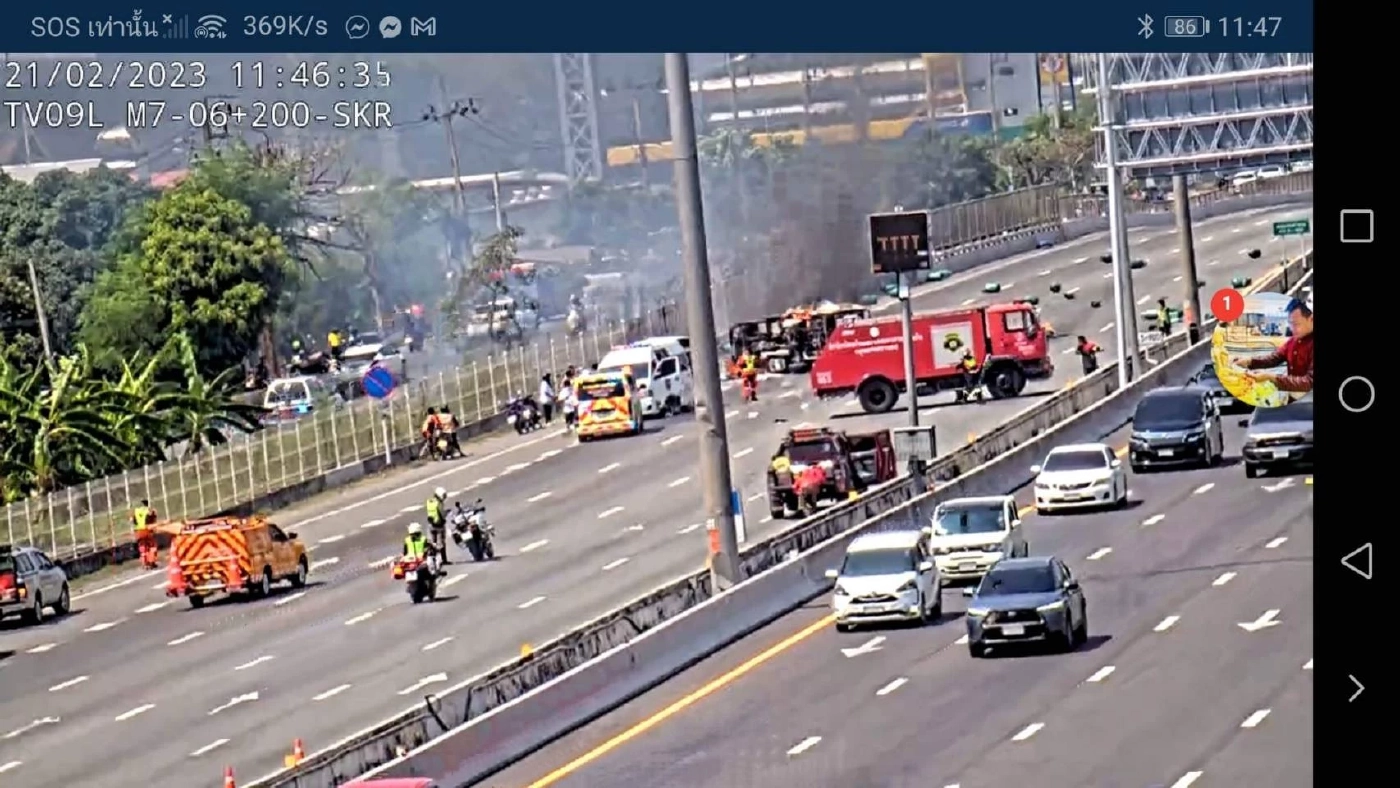 ตร.เร่งตรวจวงจรปิด อุบัติเหตุรถบรรทุกแก๊สพลิกคว่ำ กลางมอเตอร์เวย์