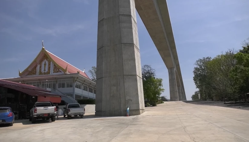 "พระ-ชาวบ้าน-ไวยาวัจกร" จี้ รฟท. รีบจ่ายเงินผาติกรรม 6 ล. ให้ "วัดน้ำพุ"