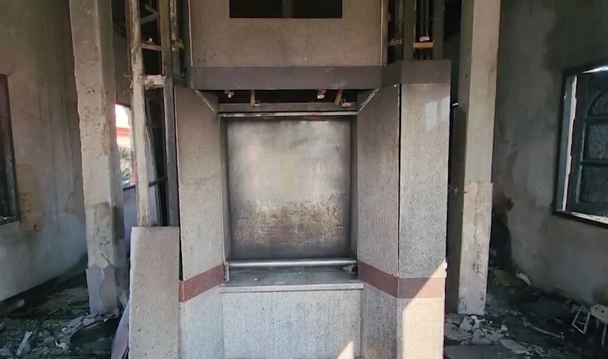 ระทึก! ไฟไหม้เมรุวัดสหธรรมาราม ขณะกำลังเผาศพ อบต.เร่งหางบสร้างใหม่