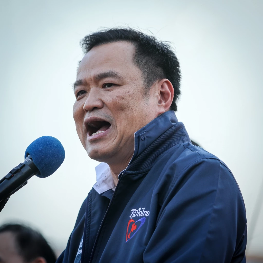 อนุทิน  ชาญวีรกูล หัวหน้าพรรคภูมิใจไทย 