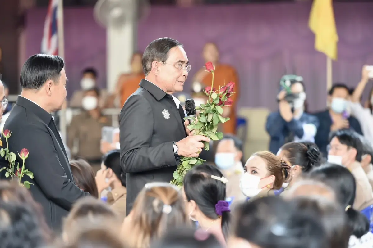 "นายกฯ" ย้ำ เห็นปชช.ข้าราชการ แล้วเหนื่อยไม่ได้ หลังฟังปัญหาพื้นที่ทับซ้อน