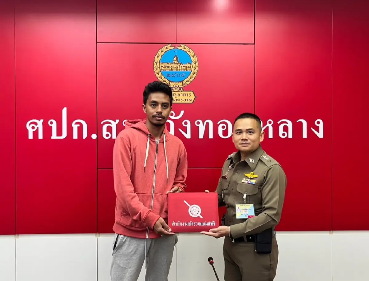 หนุ่มวัย 25 ปี เก็บPRADAส่งคืน เจ้าของสุดดีใจทรัพย์กว่า 5 หมื่นไม่สูญหาย