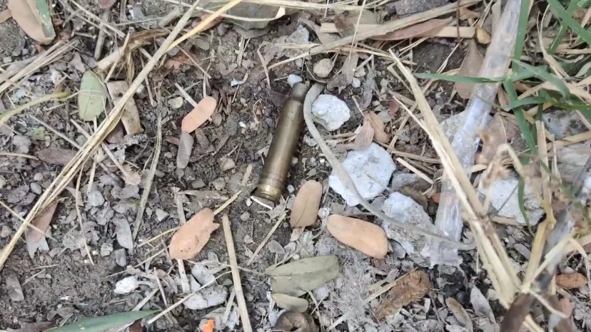 สุดอุกอาจ! คนร้ายควง M16 ยิงถล่มบ้านชาวบ้านจนพรุนกลางดึก (มีคลิป)