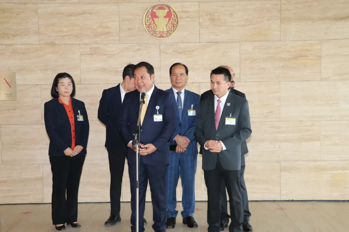 "ฝ่ายค้าน" ยังไม่จบ เปลี่ยนข้อหายื่นศาลรธน. ฟัน "ศักดิ์สยาม" พ้นตำแหน่งรมว.