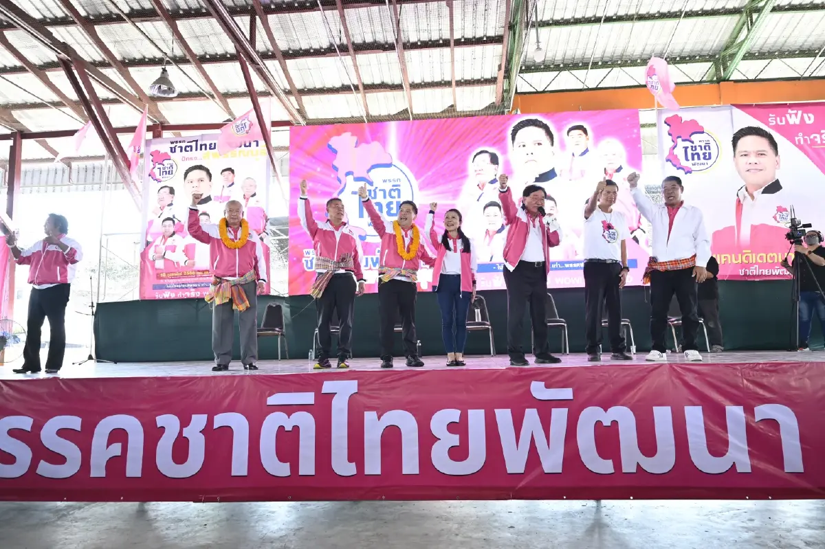 “วราวุธ” ลั่นไม่กลัวพรรคร่วมฯ เจาะพื้นที่สุพรรณบุรี ย้ำต้องชนะแบบถล่มทลาย ขณะที่ “กัญจนา” สอนมารยาททางการเมือง เตือนระวังไม่เหลือมิตร ลั่นถึงชาติไทยพัฒนาเป็นมดแต่ก็กัดเจ็บ
