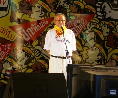 นายสนธิ ลิ้มทองกุล อดีตแกนนำพันธมิตรประชาชนเพื่อประชาธิปไตย และผู้ก่อตั้งหนังสือพิมพ์เครือผู้จัดการ